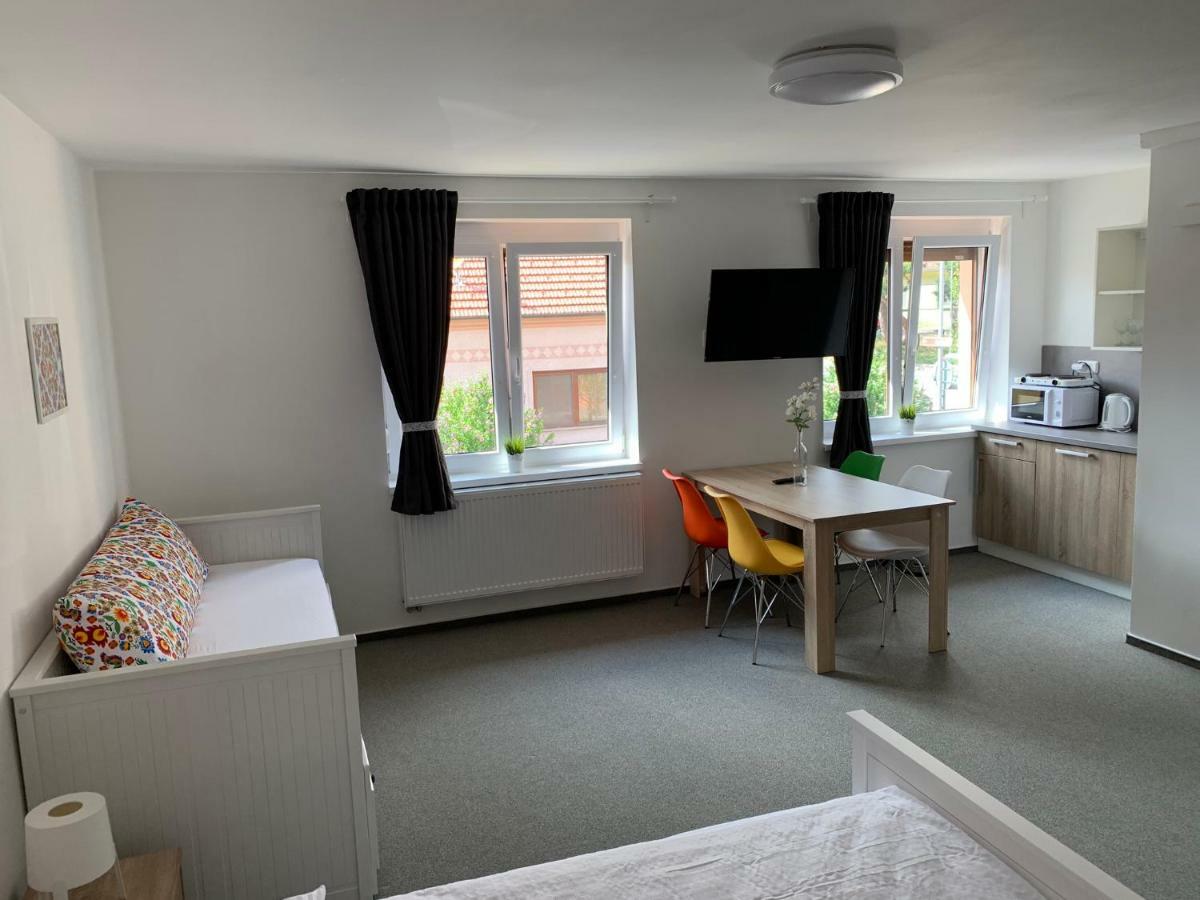 Mikulov Inn - Apartments Slunce Zewnętrze zdjęcie